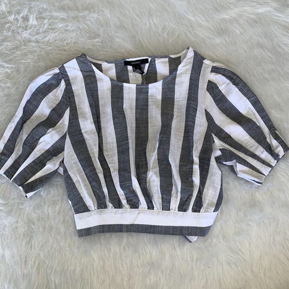 Forever 21 Tops - Forever 21 Strip Open Tie Back Crop Blouse